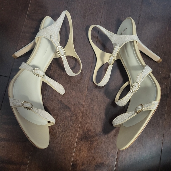 Cream colored heels (10) - Picture 2 of 6